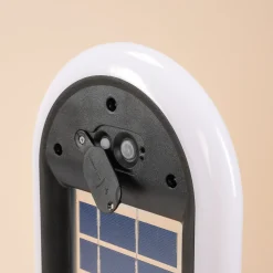 Moderne Sensor-Wegeleuchte mit beiseitigem Solarmodul