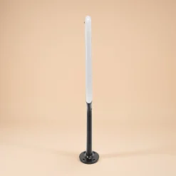 Moderne Sensor-Wegeleuchte mit beiseitigem Solarmodul