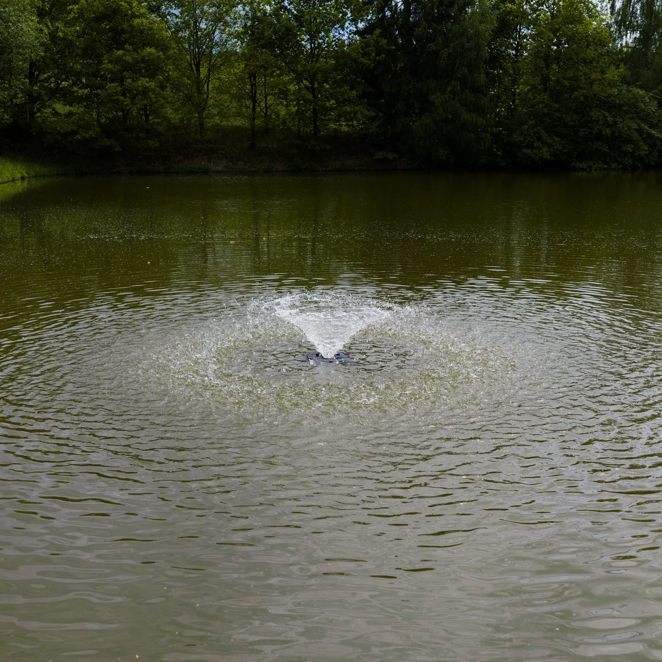 Schwimmender Solar Fischteichbelüfter „Jet Flow 100/ 10.000“