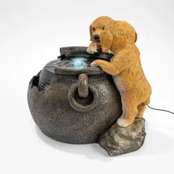 Solarbrunnen Hundewelpen Milo und Buddy am Brunnen mit LED Licht