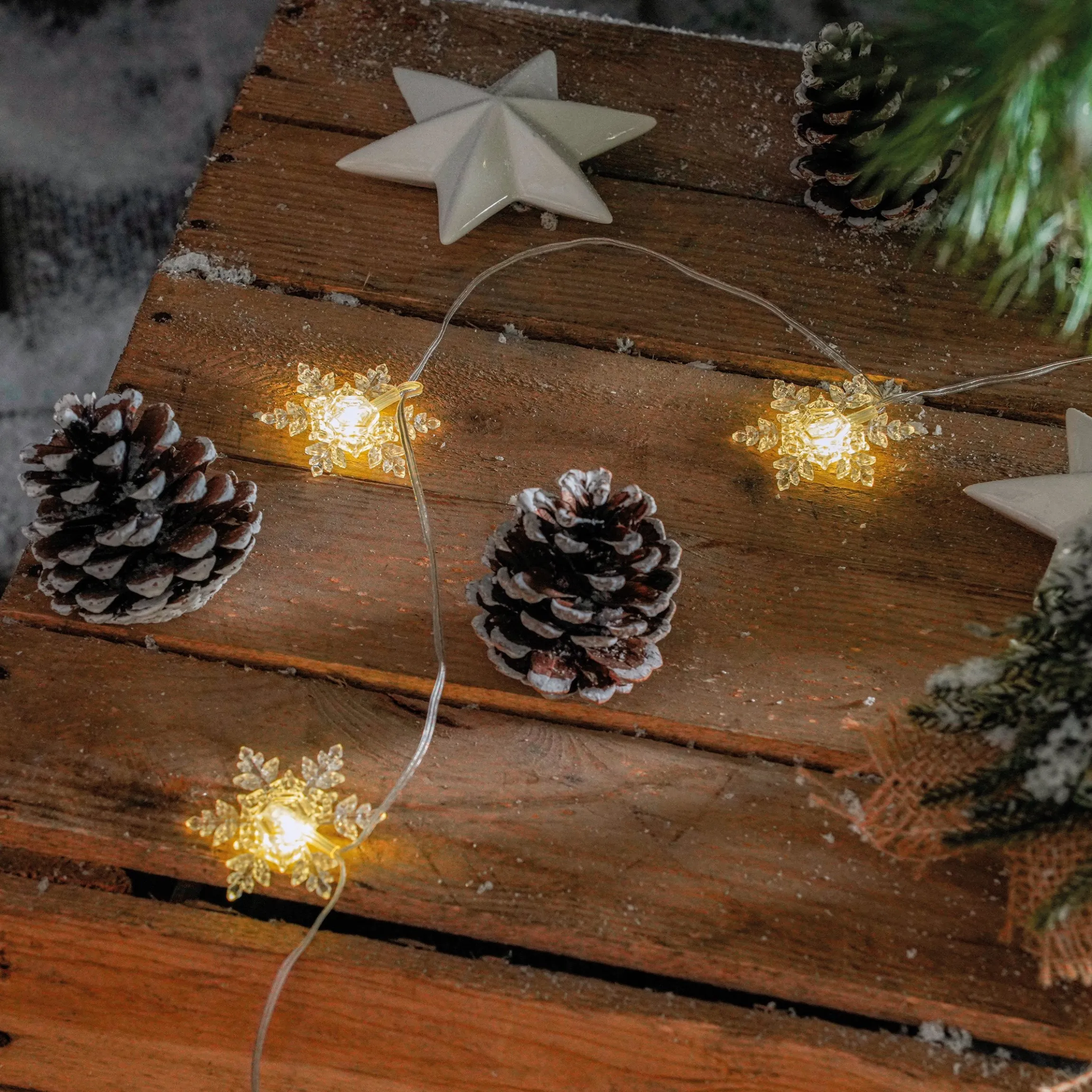 Solar Deko-Lichterkette mit 30 Eiskristallen, warmweiß