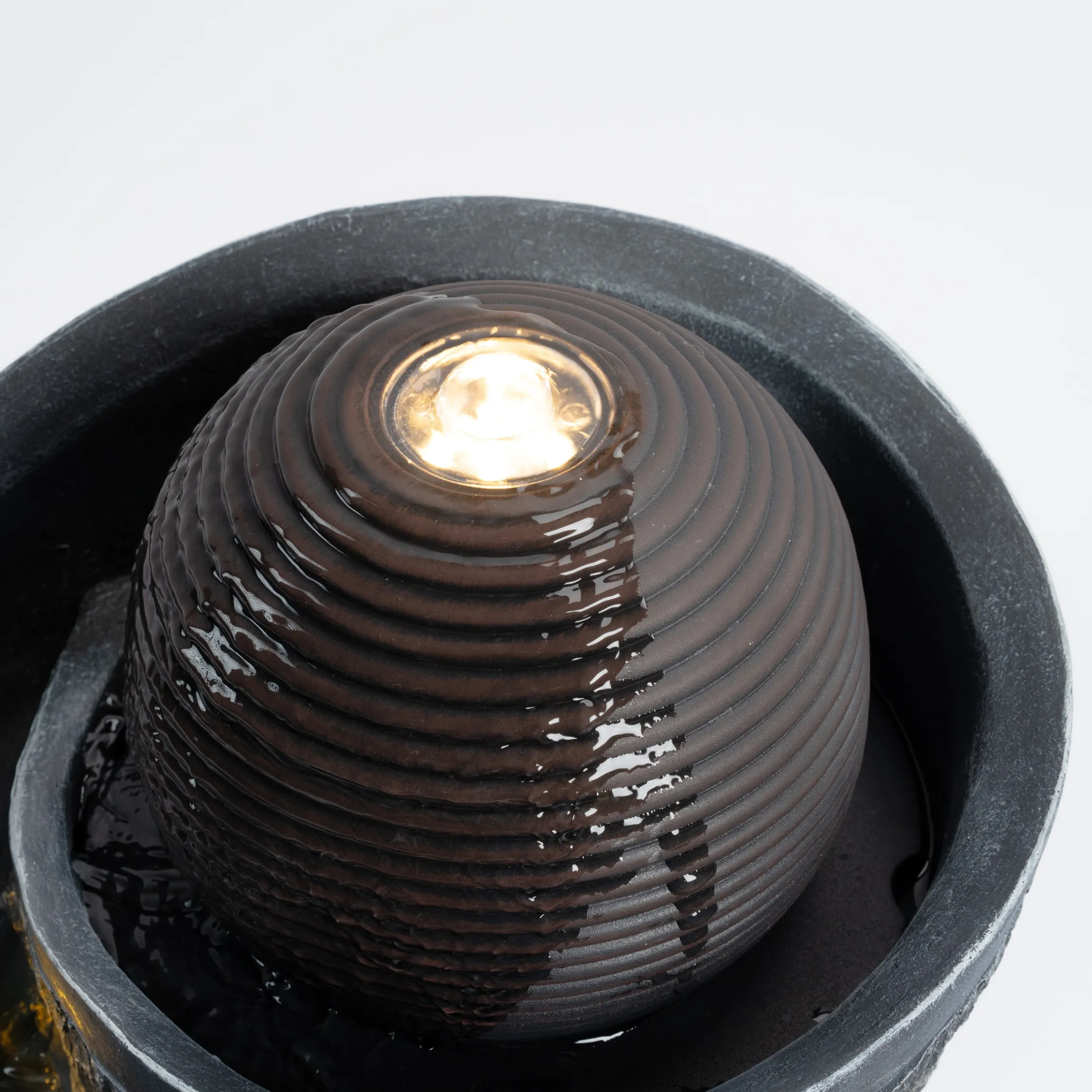Solar Design Gartenbrunnen mit Wasserquelle und Kaskade