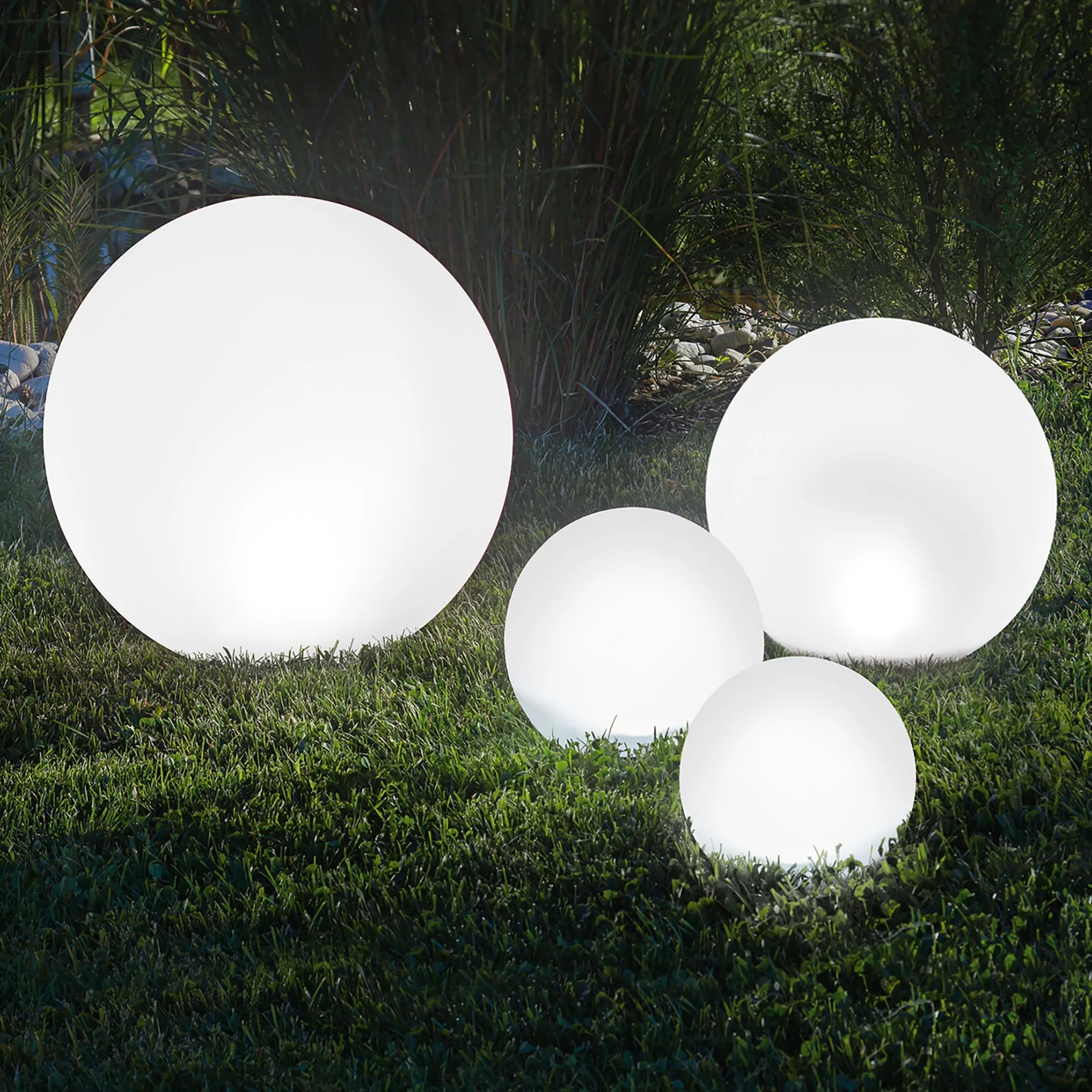 Solar Leuchtkugelset Basic ⌀ 20, 30, 40 & 50 cm mit 7 Lichtfarben