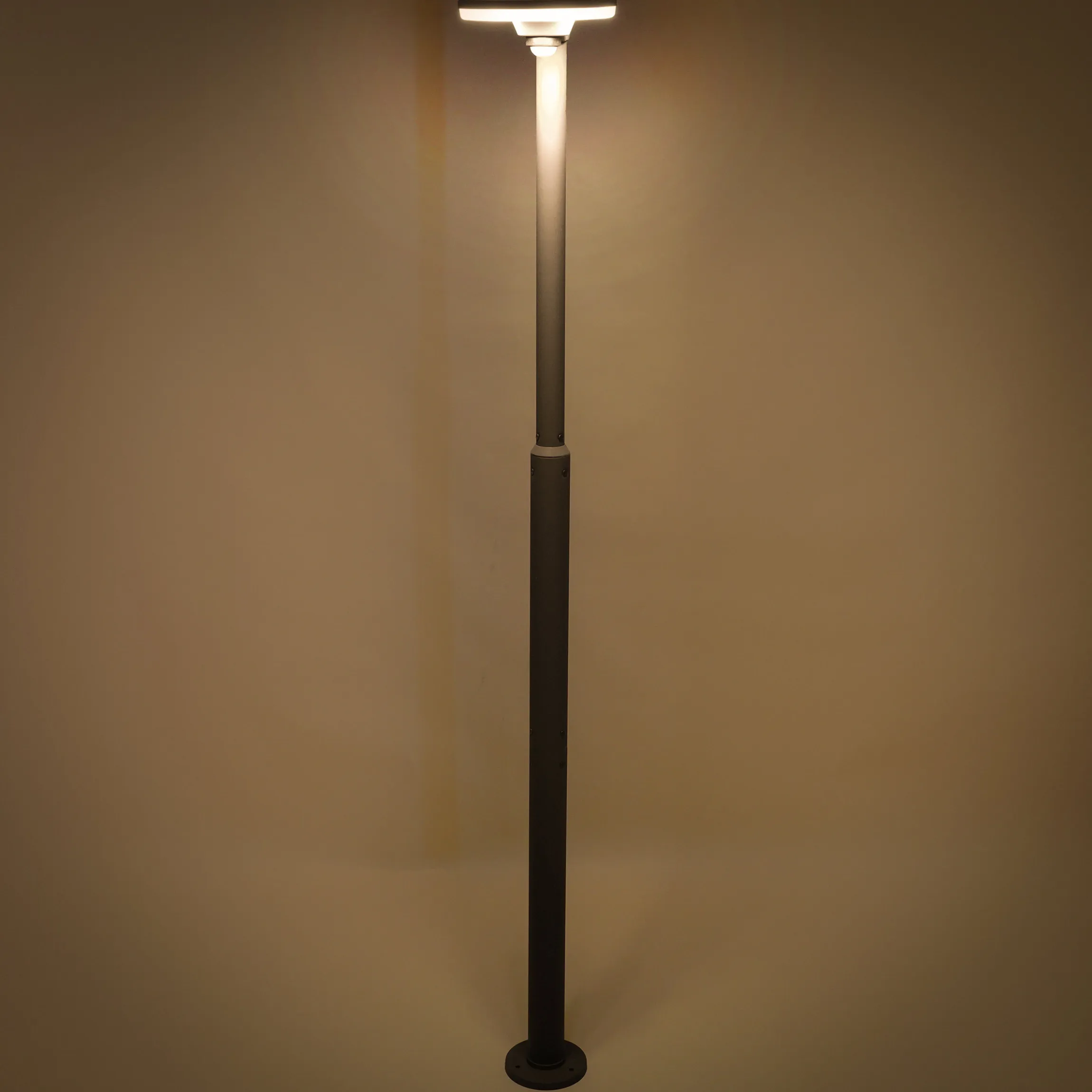 Solar PIR-Standleuchte Loretto 200 CCT & AI Modus