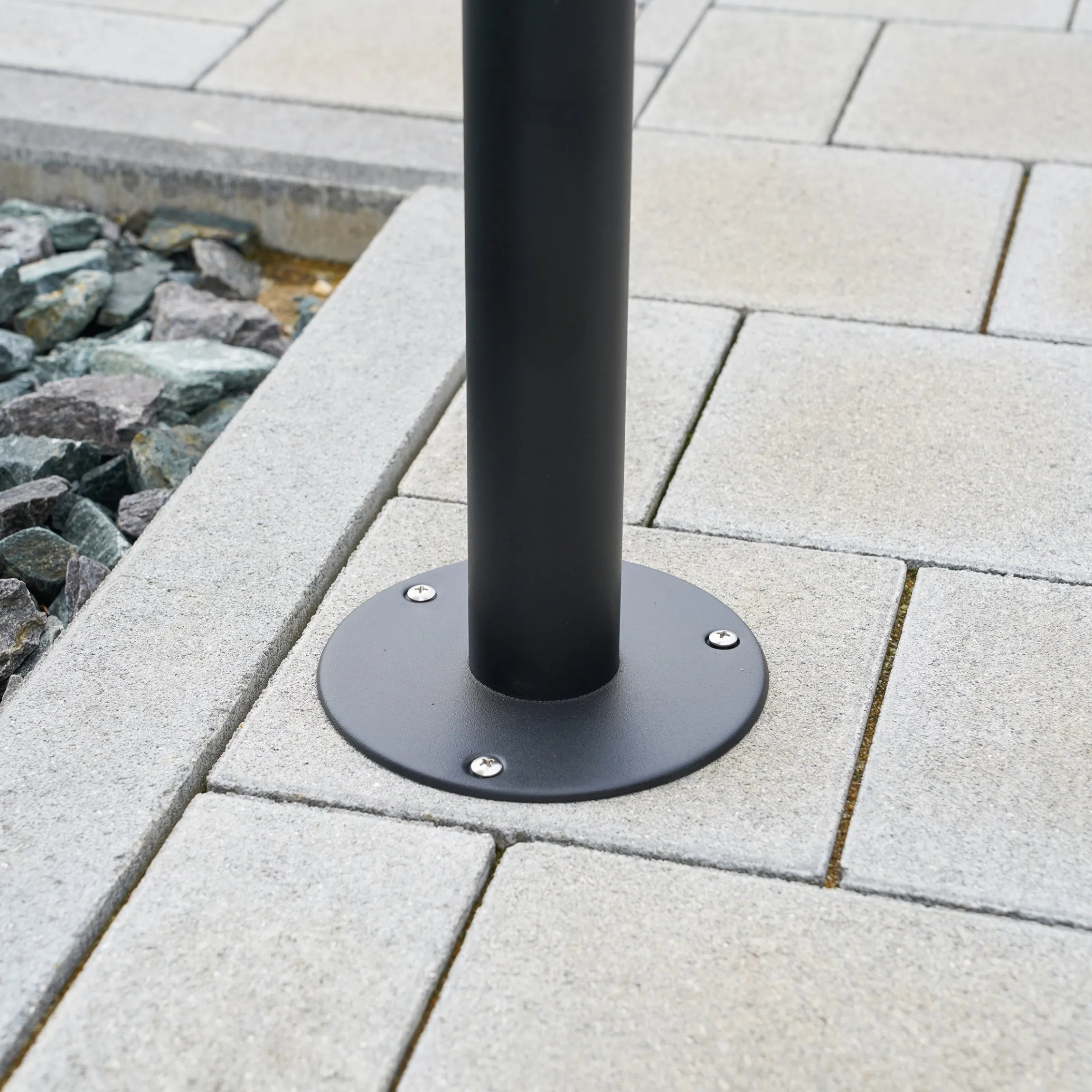 Solar PIR-Standleuchte Mia 85 cm in schwarz