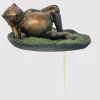Wasserspeier-Figur Frosch seitlich liegend auf Seerose