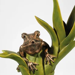 Wasserspeier-Figur Frosch sitzend auf Blättern