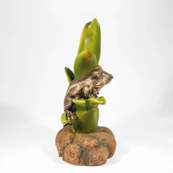 Wasserspeier-Figur Frosch sitzend auf Blättern